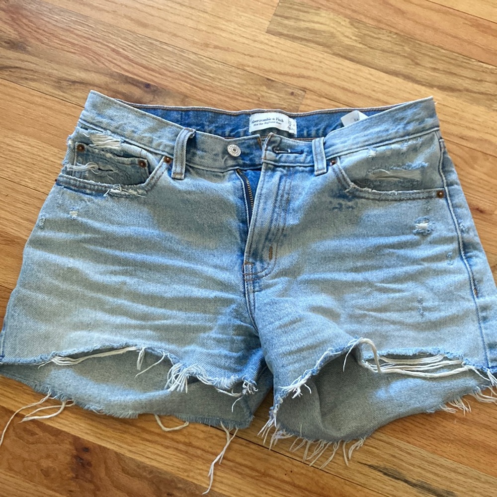 Abercrombie Mid Rise Boyfriend Shorts